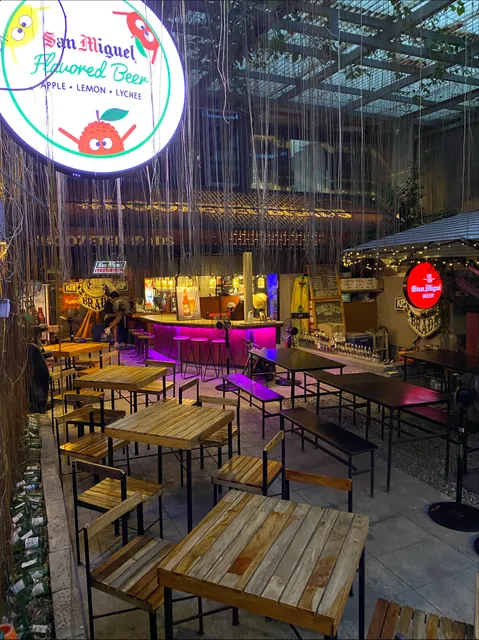 BoozetedBrads Bar and Restaurant