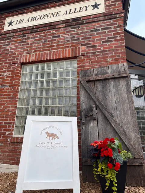 Fox & Hound Antiques In Old Webster