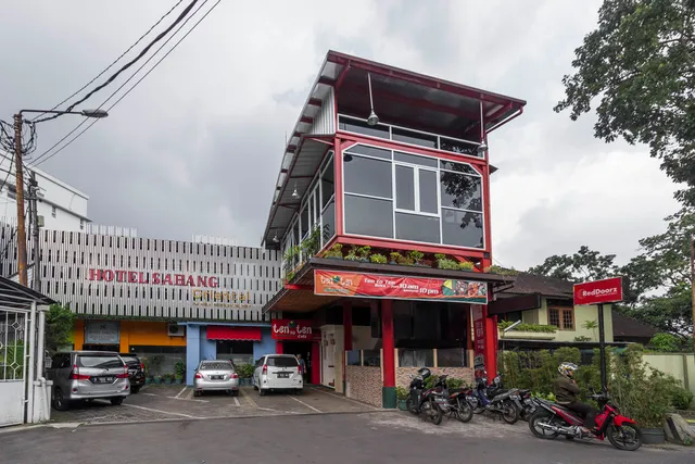 RedDoorz Plus near Riau Street