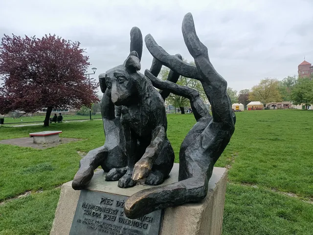 Dżok The Dog monument