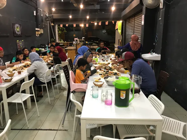 Green Crab Seafood Hutz Restaurant