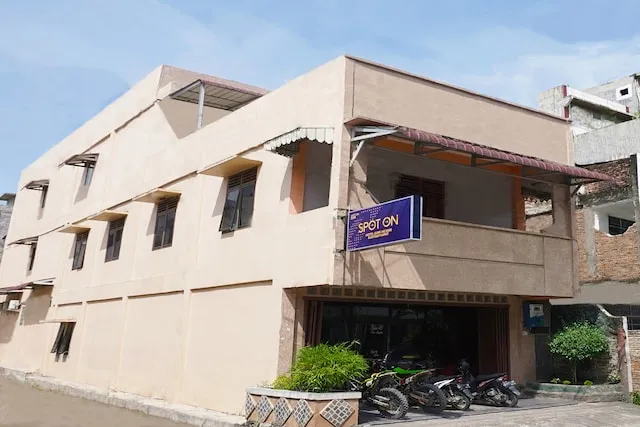 SUPER OYO 2200 Hotel Gunung Sari