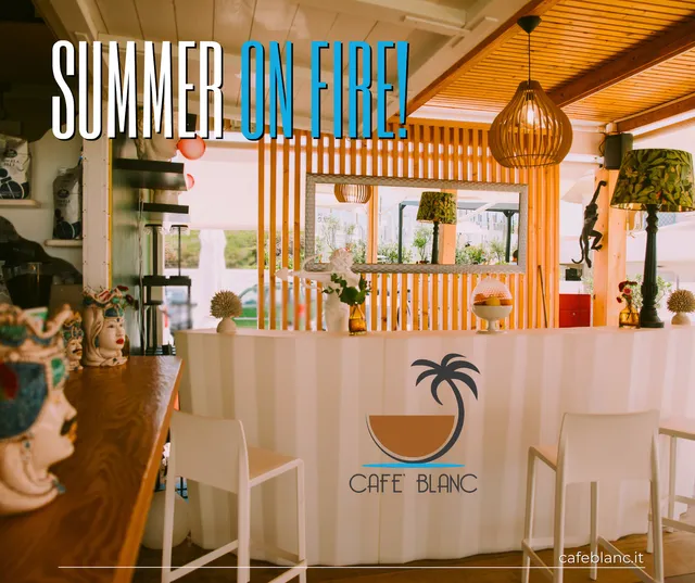 Cafè Blanc Bar in Spiaggia