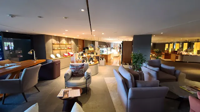 Mont St.Clair (Banyan Tree)