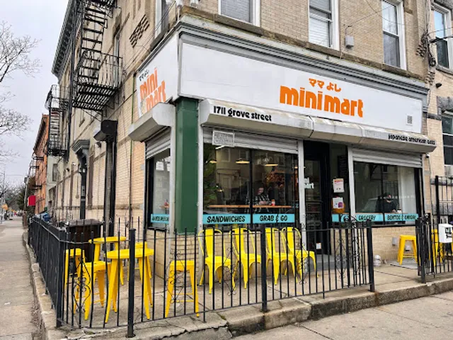 Mama Yoshi Mini Mart