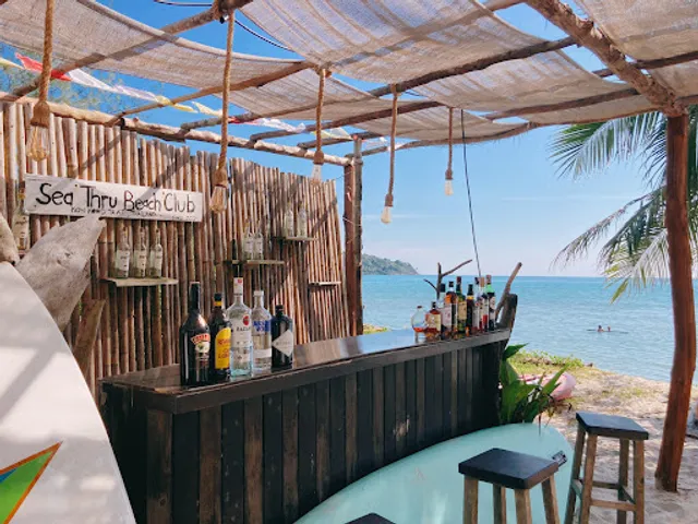 Sea Thru Cafe & Bistro