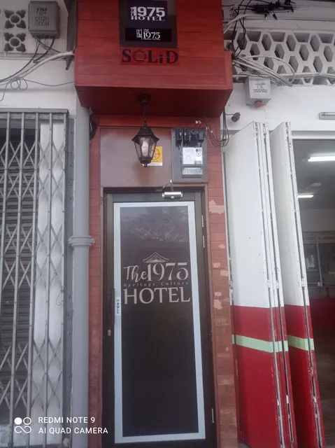 OYO 90662 The 1975 Hotel Empire