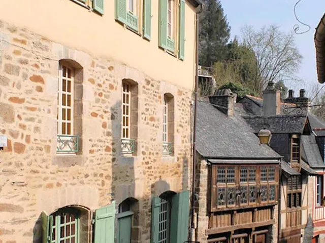 Le Logis du Jerzual : Chambres d'hôtes avec jardin, à 50m de la rivière La Rance proche Saint-Malo Bretagne