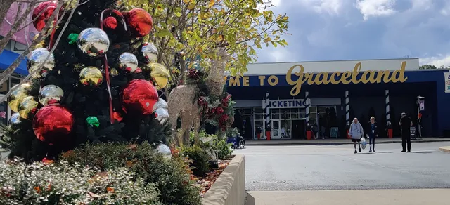Graceland Plaza and Graceland Crossing Shopping Center