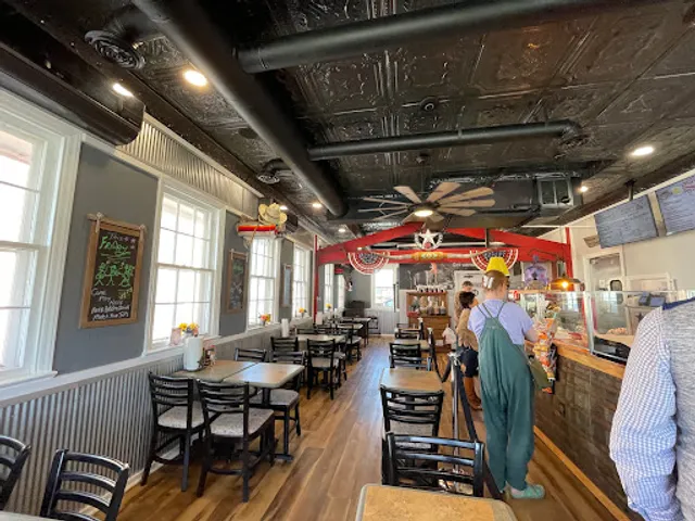 Hog-it-up BBQ, Bar & Saloon