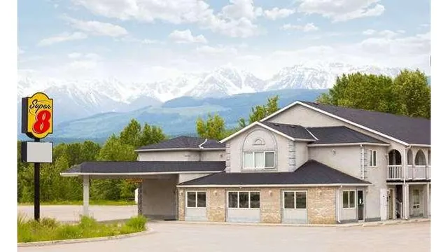 Super 8 by Wyndham Golden