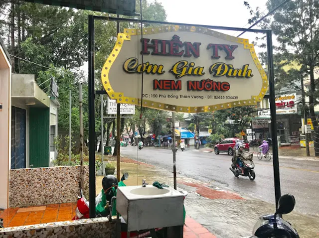 Cơm gia đình - Nem nướng Hiền Ty