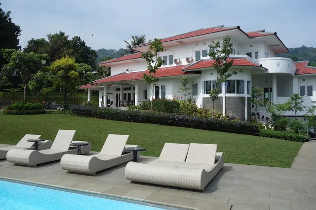 RDM Villas / Villa RDM (No. 99)