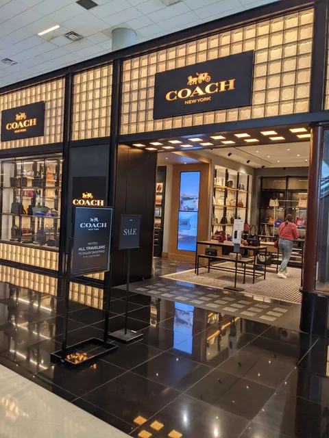 COACH - DFW Airport, Gate D24