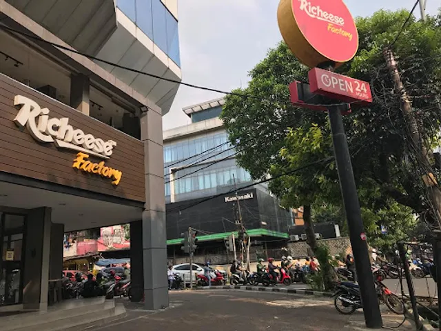 Richeese Factory Mampang Prapatan