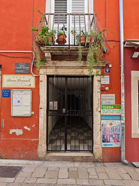 Peninsula Luxury Rooms