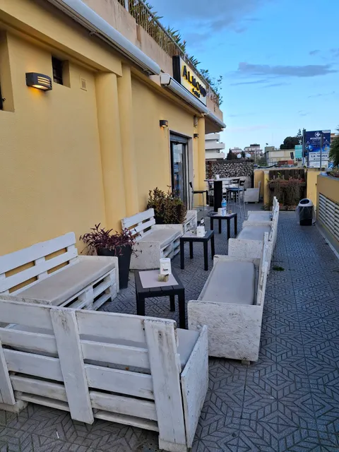 Almond Caffè Lounge Bar