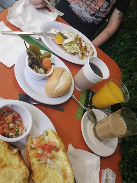 Bisquets Obregón pan y café