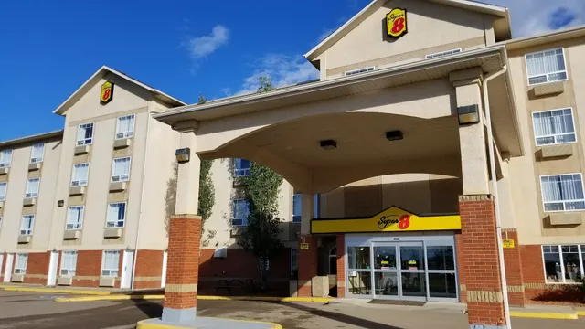 Super 8 by Wyndham High Level AB