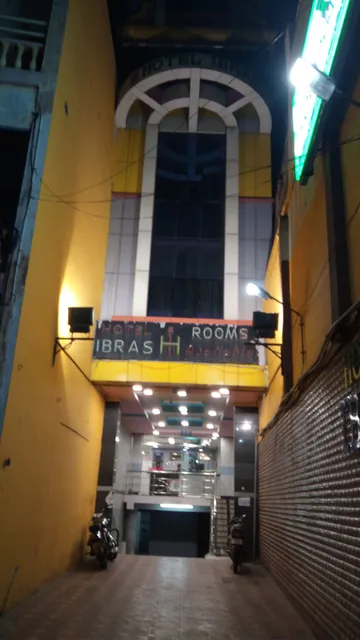 OYO Flagship 9113 IBRAS Residency