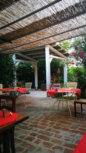 Trattoria Pizzeria Vinarium Cafe'