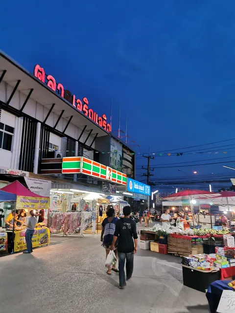 Charoen Charoen fresh market