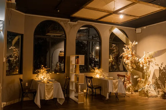 Mars Venus Restaurant - Vintage Villa