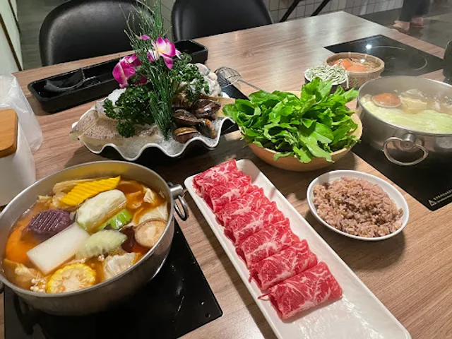 一旬野鍋13路-花蓮在地推薦美食|文青必吃餐廳|日式老屋特色餐廳|網美打卡美食|人氣鍋物|美食首選