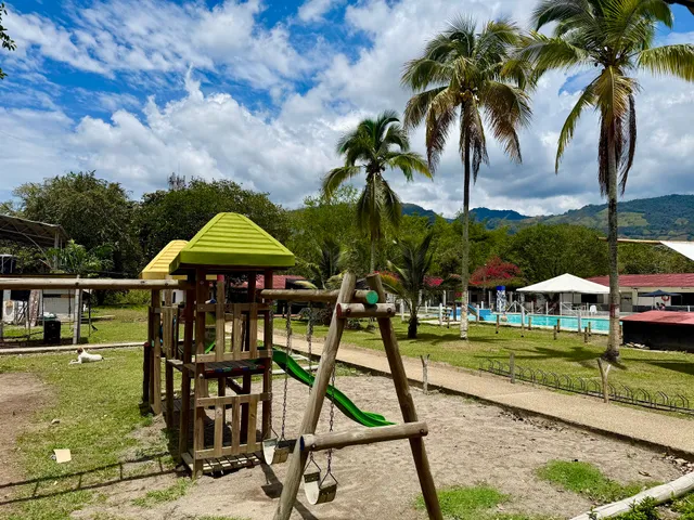 EL PALMAR - Hotel, piscina, gimnasio, restaurante y parqueadero