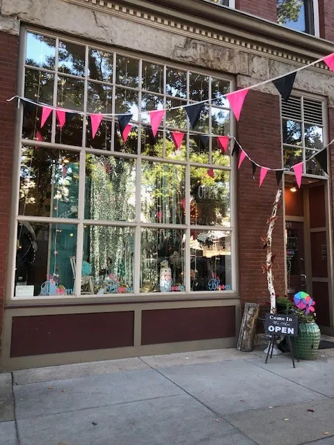 VaVaBloom Floral Occasions & Decor Boutique