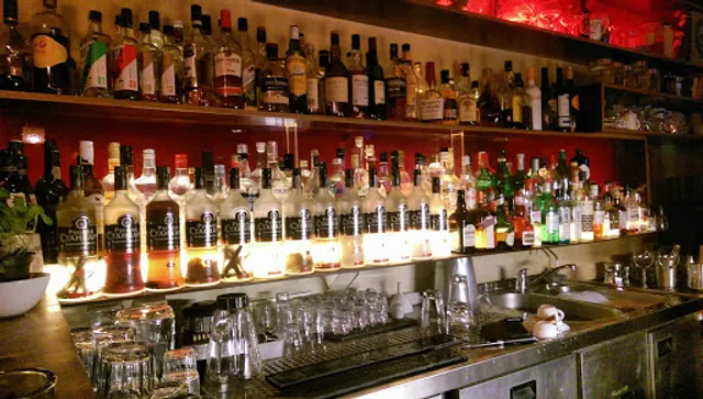 BARTISTE | Galerie & Bar