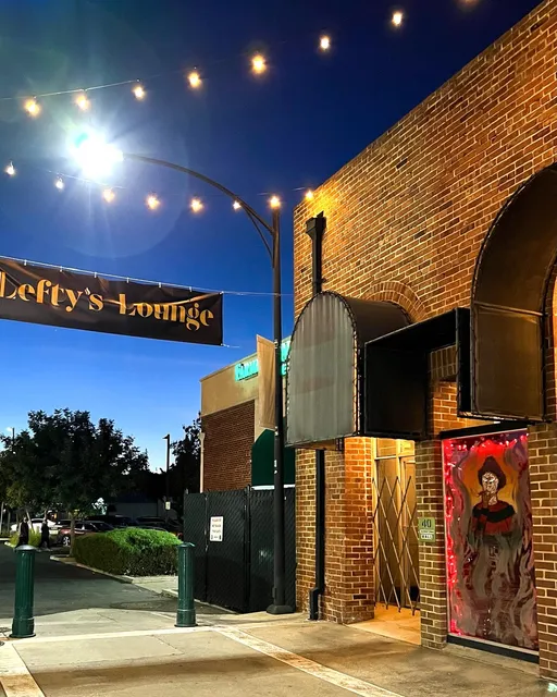 Lefty's Lounge