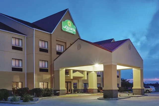 LaQuinta Suites by Wyndham South Bend Notre Dame Area