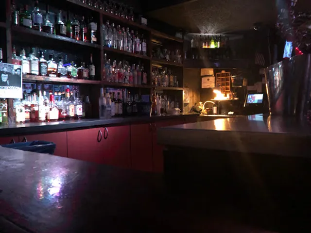 Bottoms Up Bar and Grill