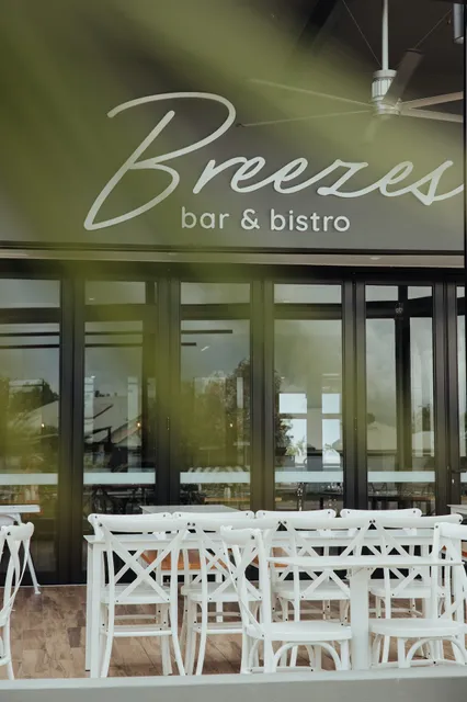 Breezes Bar & Bistro