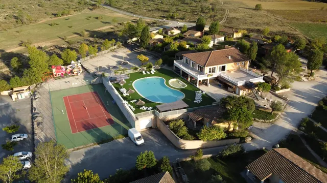 Domaine Des Garrigues: Village De Gîtes Avec Pool En Ardèche