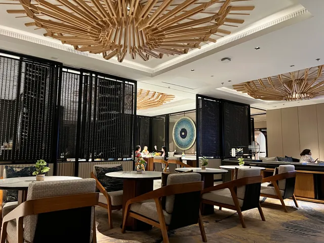 Mai Restaurant & Bar