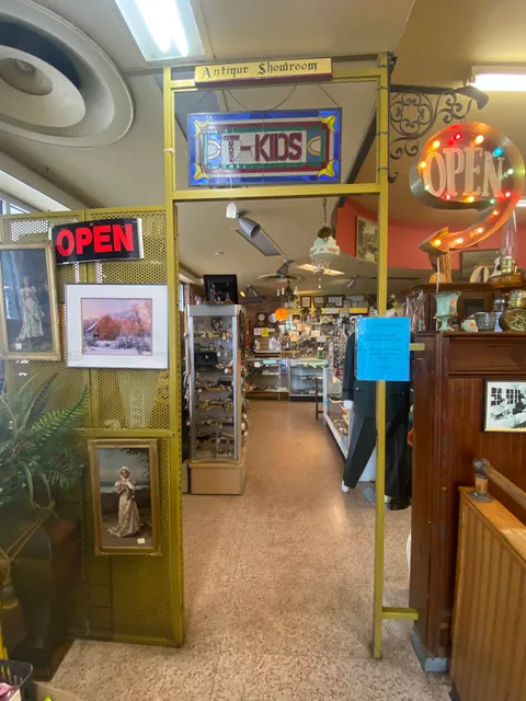 Lovejoy's Antiques & Collectibles