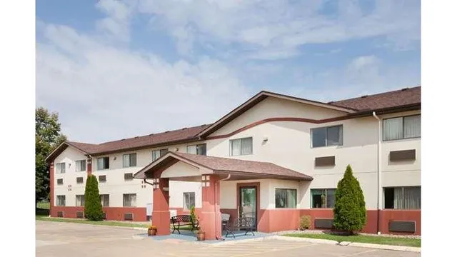 Super 8 by Wyndham Washington/Peoria Area