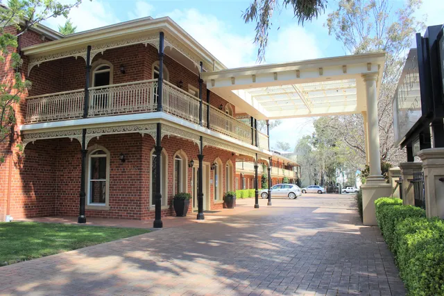 Carlyle Suites & Apartments