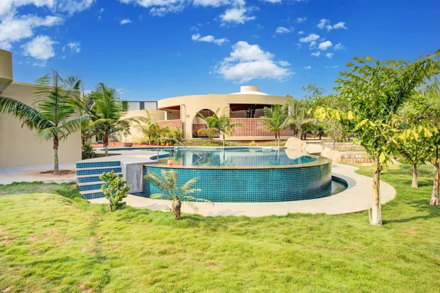 ELIVAAS Urvi - Pool Resort in Bengaluru