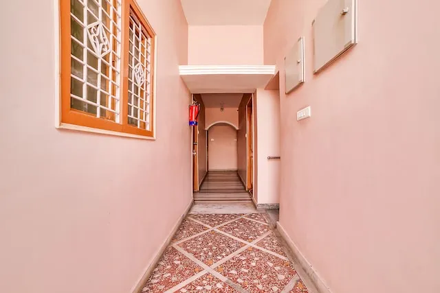 OYO Hashmi Residency