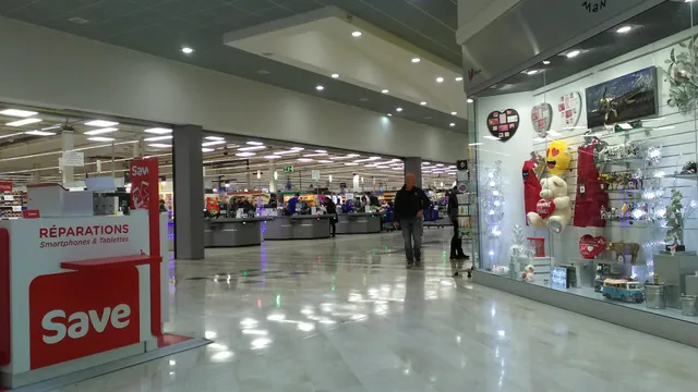 Centre commercial Tourville-la-Riviere