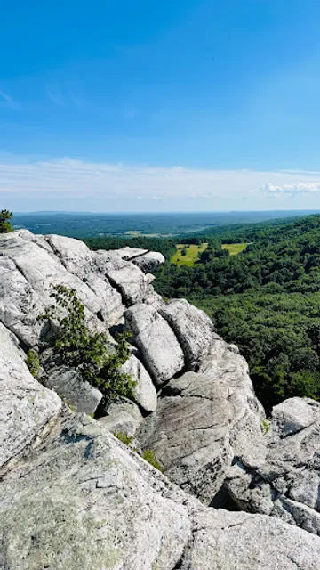 Mohonk Preserve Spring Farm Trailhead parking