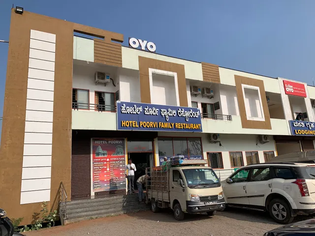 OYO 43277 Hotel Poorvi Residency
