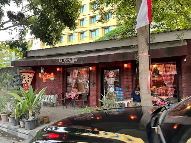 La Piccola Italy - Makassar