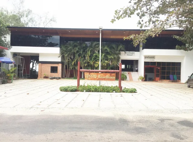 Ream Beach Guest House and Restaurant