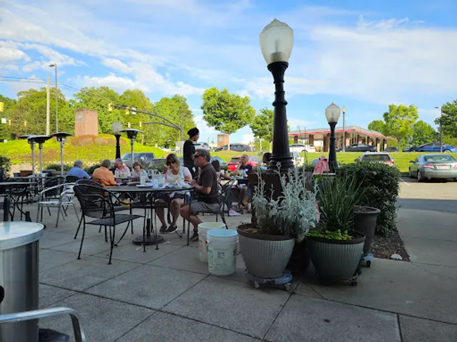 E Noodles Asian Bistro