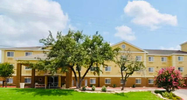 Quality Inn & Suites Airport North - Stone Oak