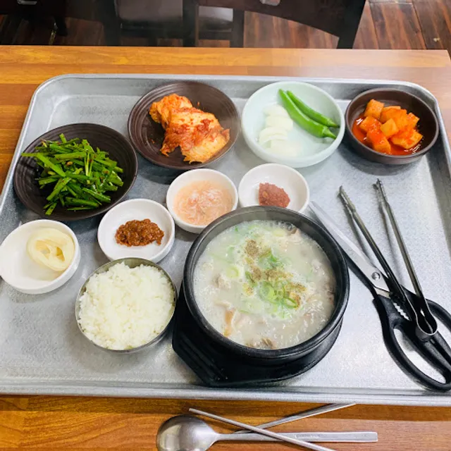 시골장터돼지국밥